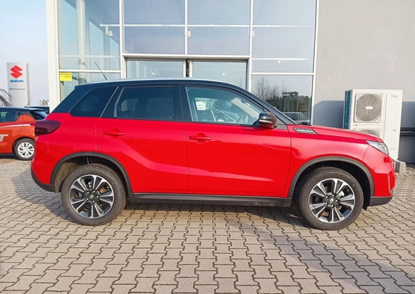 Suzuki Vitara cena 120590 przebieg: 5, rok produkcji 2024 z Szczebrzeszyn małe 191
